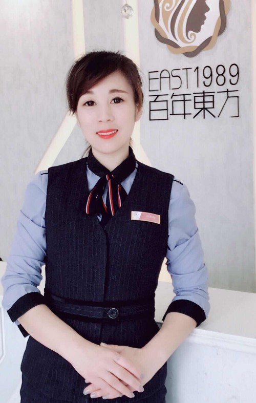  青花美甲怎么做？保定東方技工學(xué)校教你巧做美甲！