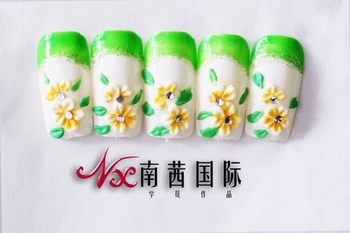 青島美容美發(fā)學校有美甲課程班嗎？