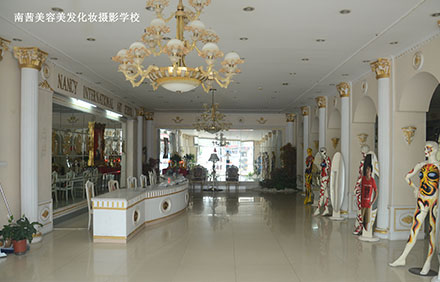 去青島化妝學(xué)校學(xué)化妝多久能學(xué)會？
