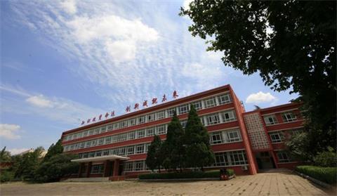 中國洛陽一拖技師學(xué)院正規(guī)嗎？采用什么教學(xué)模式？