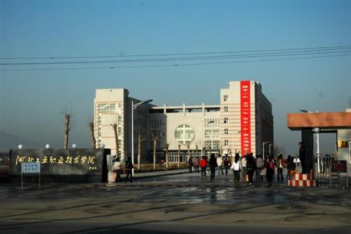 專業(yè)技術(shù)與薪資福利可以兼得，就在河北現(xiàn)代冶金工業(yè)學(xué)校！