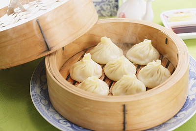 想學(xué)面點(diǎn)制作嗎？來保定玉蘭香廚師學(xué)校吧！