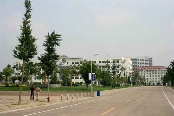 青島飛洋職業(yè)技術(shù)學(xué)院有哪些辦學(xué)特色？有什么學(xué)生福利？