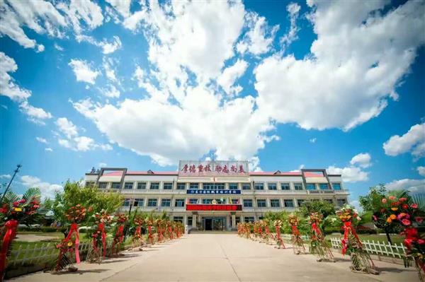 秦皇島東方航空服務專業(yè)學校2017學費多少？貴嗎？